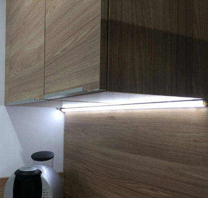 T5 90 45 도는 피머마 덮개 클립으로 알루미늄 통로 구석 스트립 라이트 방열을 주도했습니다